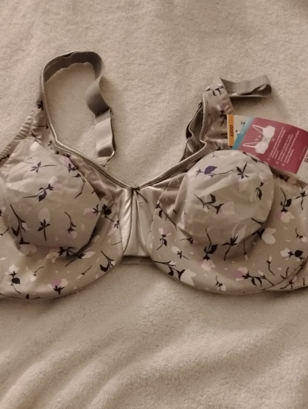 42 DD Olga Signature Support bra  New with tags